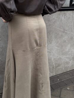 Falda Larga Beige Fluida de Corte A - Imagen 3