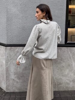 Blusa Rayas Sable con Volante Frontal - Imagen 4