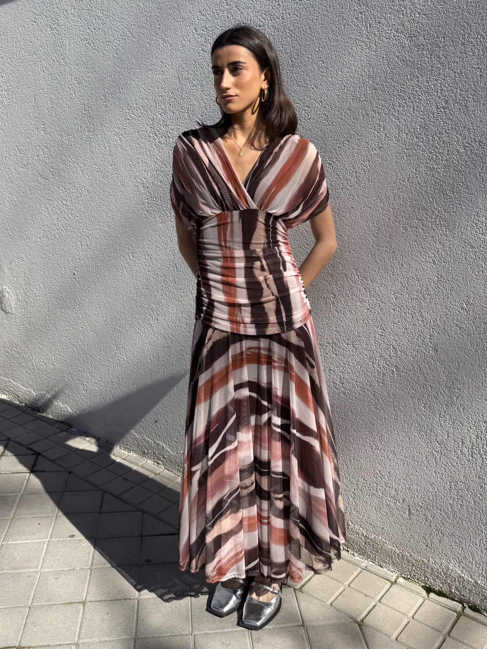 Vestido Largo Ondas Tierra Escote Cruzado