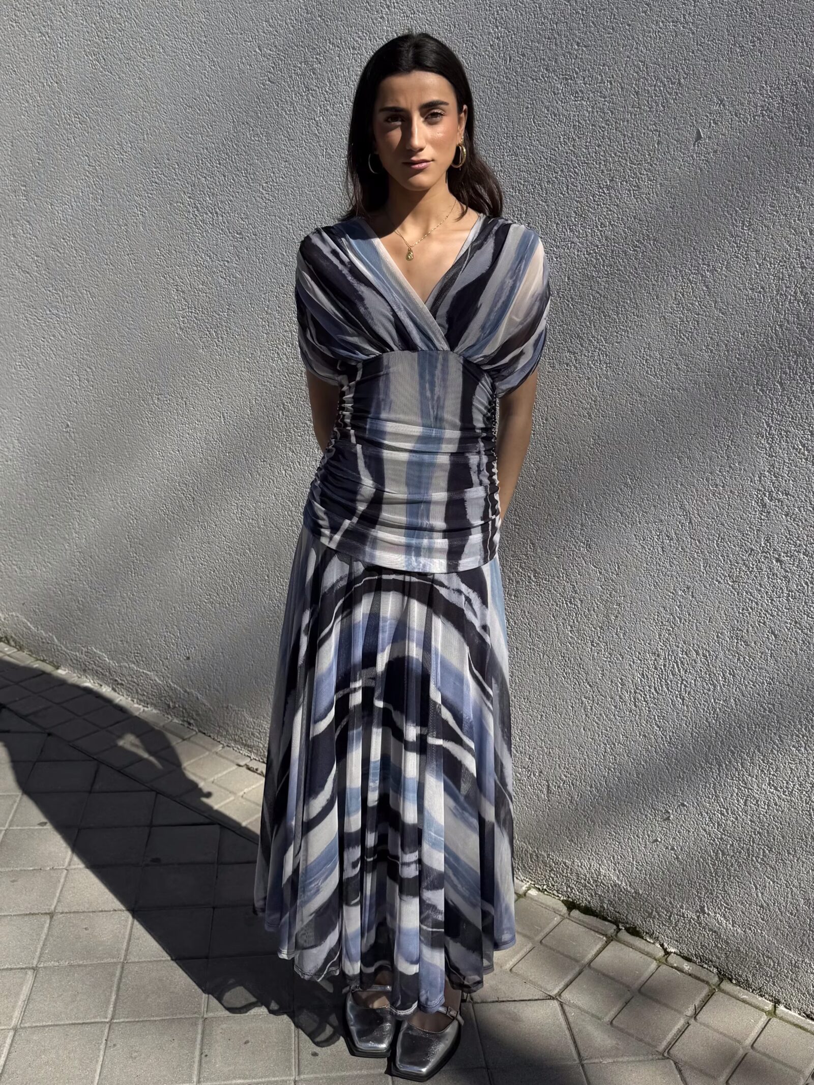 Vestido Largo Ondas Azul Escote Cruzado