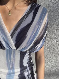 Vestido Largo Ondas Azul Escote Cruzado - Imagen 3