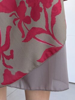 Vestido Midi Volantes Asimétricos Frambuesa y Arena Tostada - Imagen 10