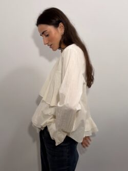 Blusa de Volantes en Color Crudo - Imagen 4