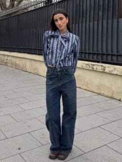 Blusa con Lazo y Rayas Azules - Imagen 2