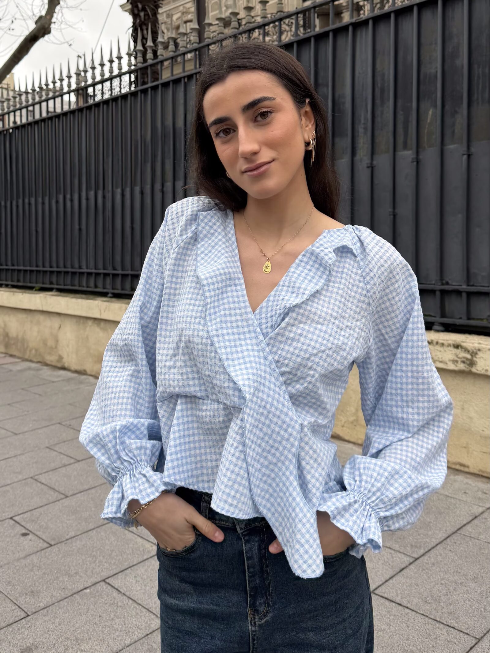 Blusa Cuadros Vichy Azul con Volantes