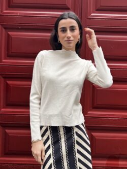 Jersey Suave Cuello Ondulado Crudo - Imagen 4