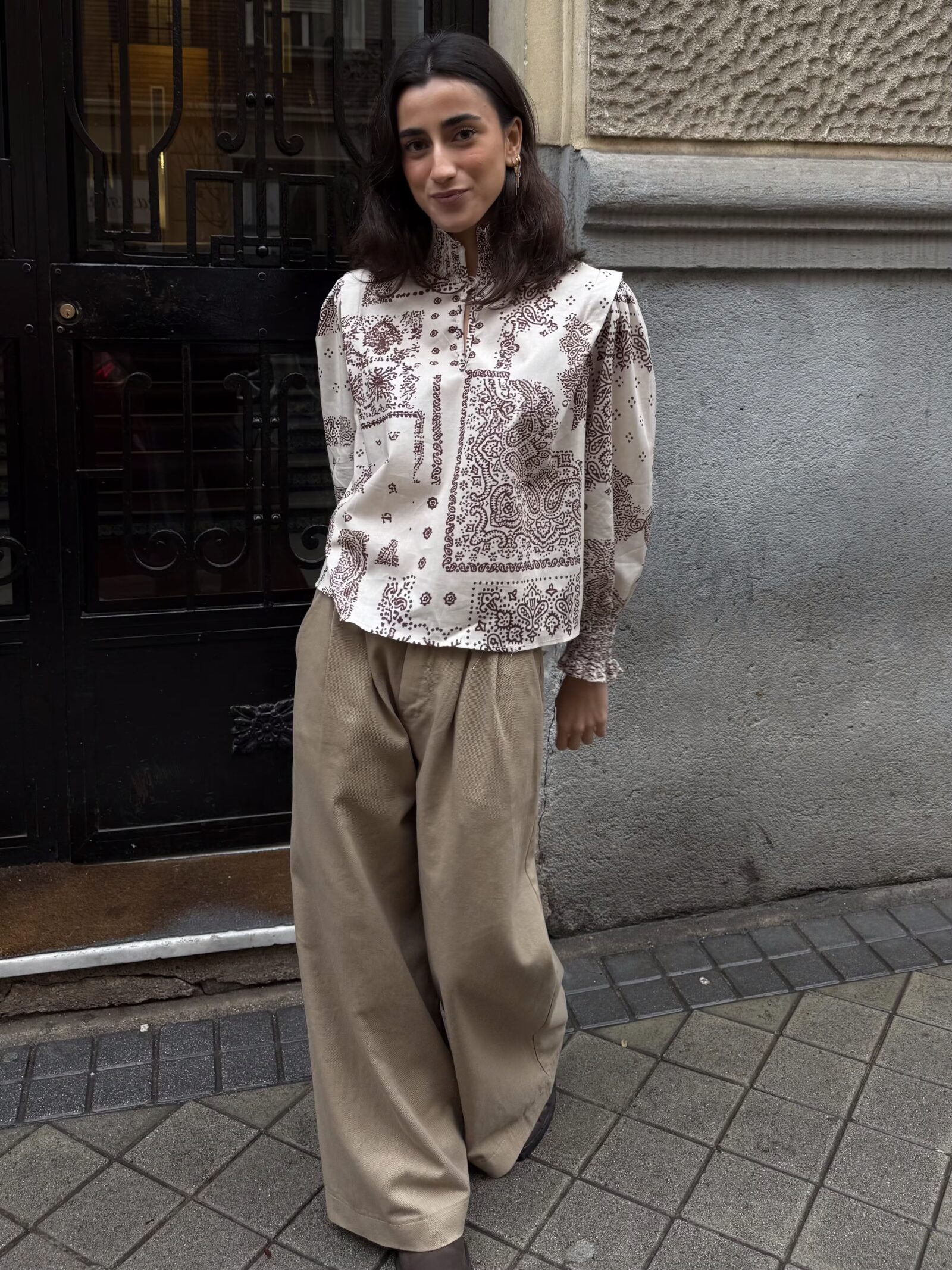 Pantalón Beige de Pierna Ancha