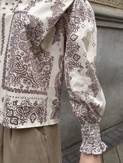 Blusa Estampado Cachemir en Color Marfil - Imagen 6