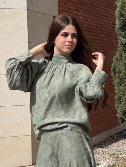 Blusa Verde Salvia Bordada Lazo - Imagen 2