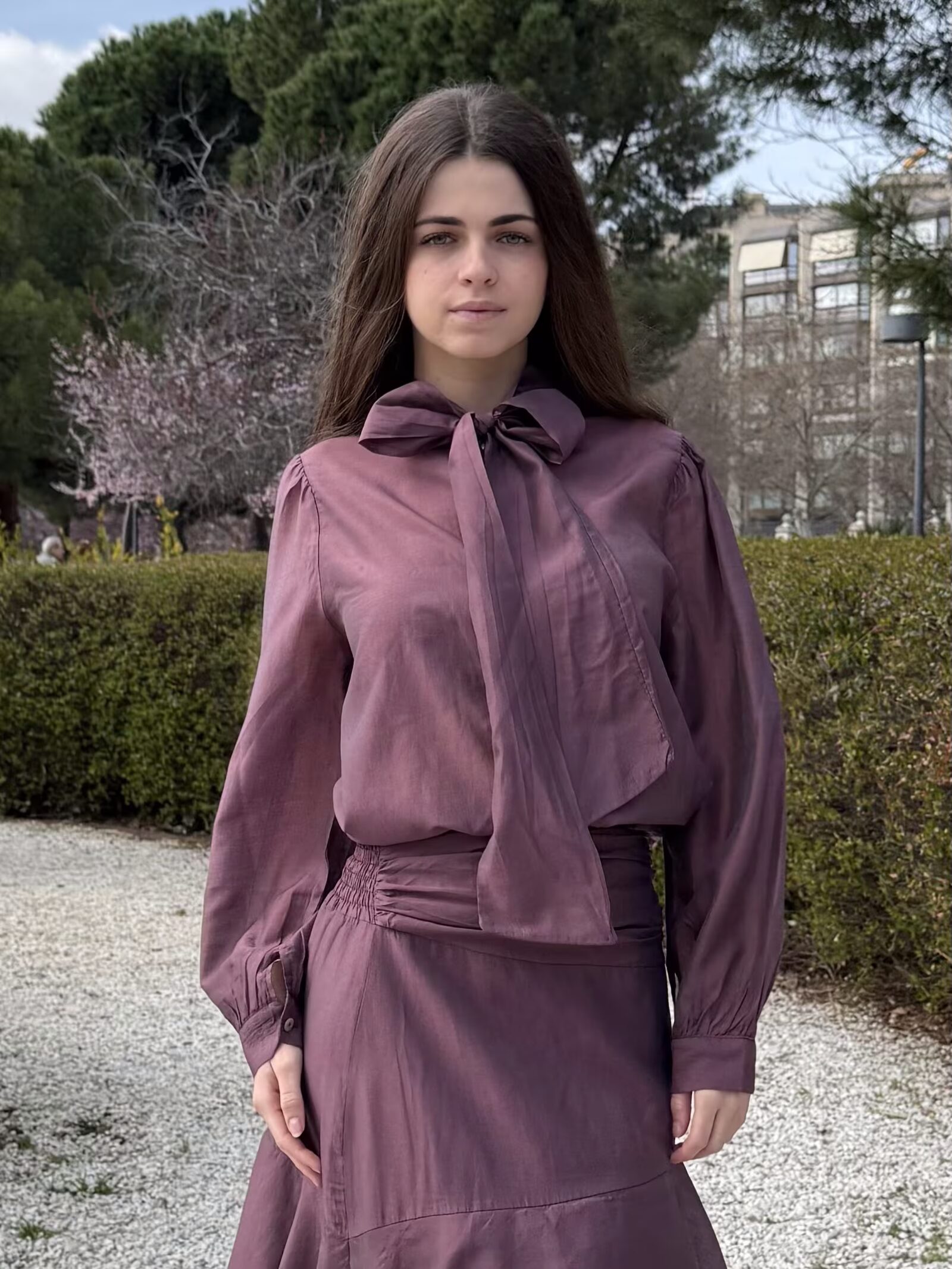 Blusa Satinada Ciruela con Lazo