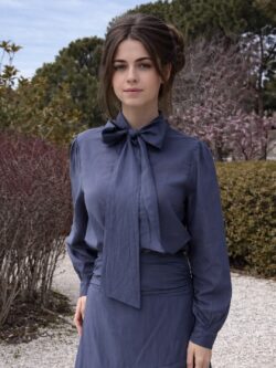 Blusa Azul Tinta Satinada con Lazo