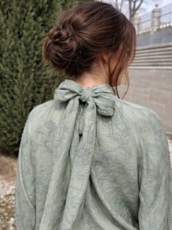 Blusa Verde Salvia Bordada Lazo - Imagen 3