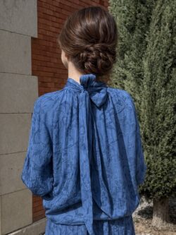Blusa Arándano Bordada Lazo - Imagen 3