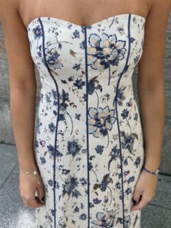 Vestido Floral Azul Palabra de Honor - Imagen 3