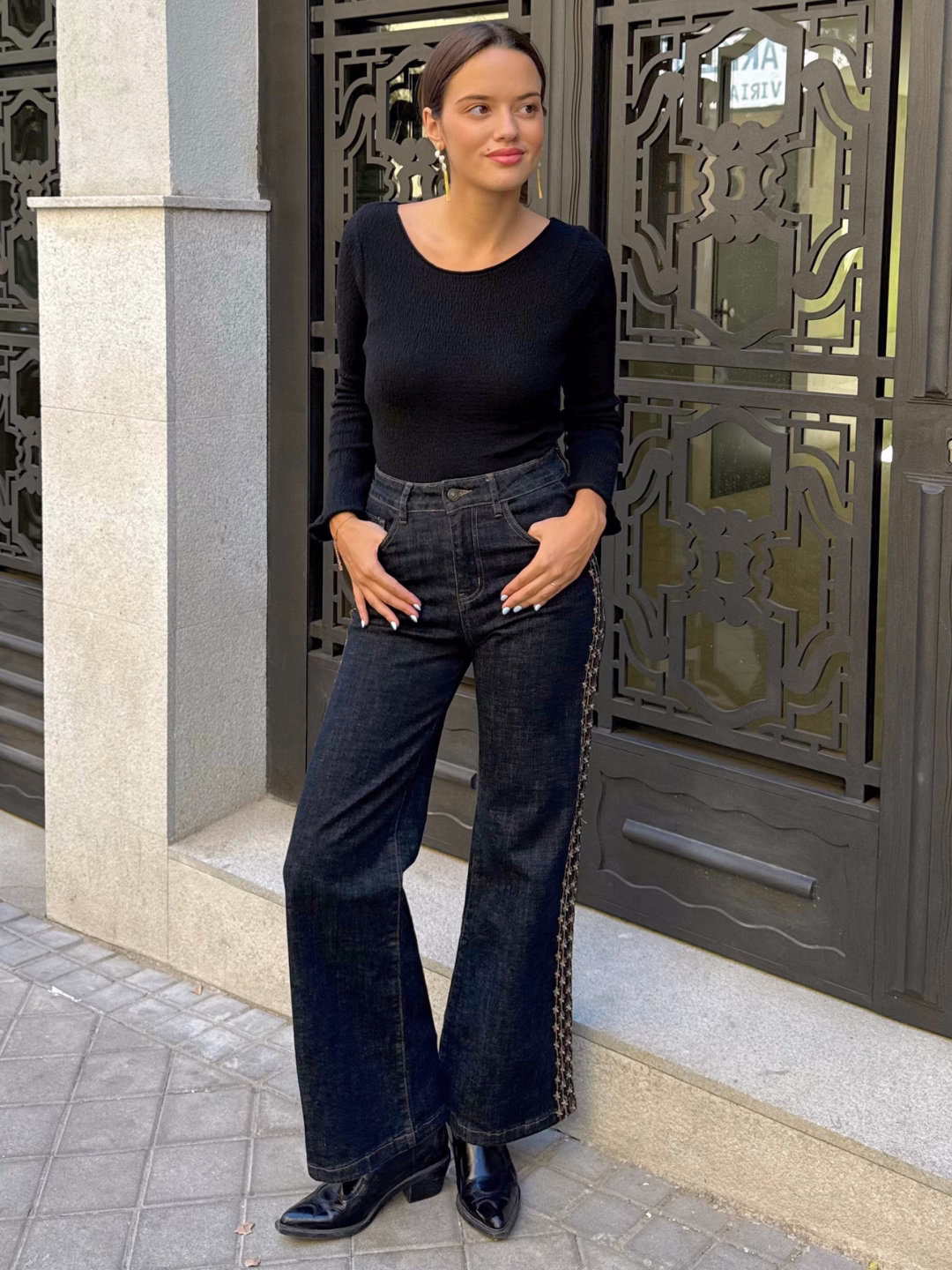 Jeans Bordado Lateral Negro